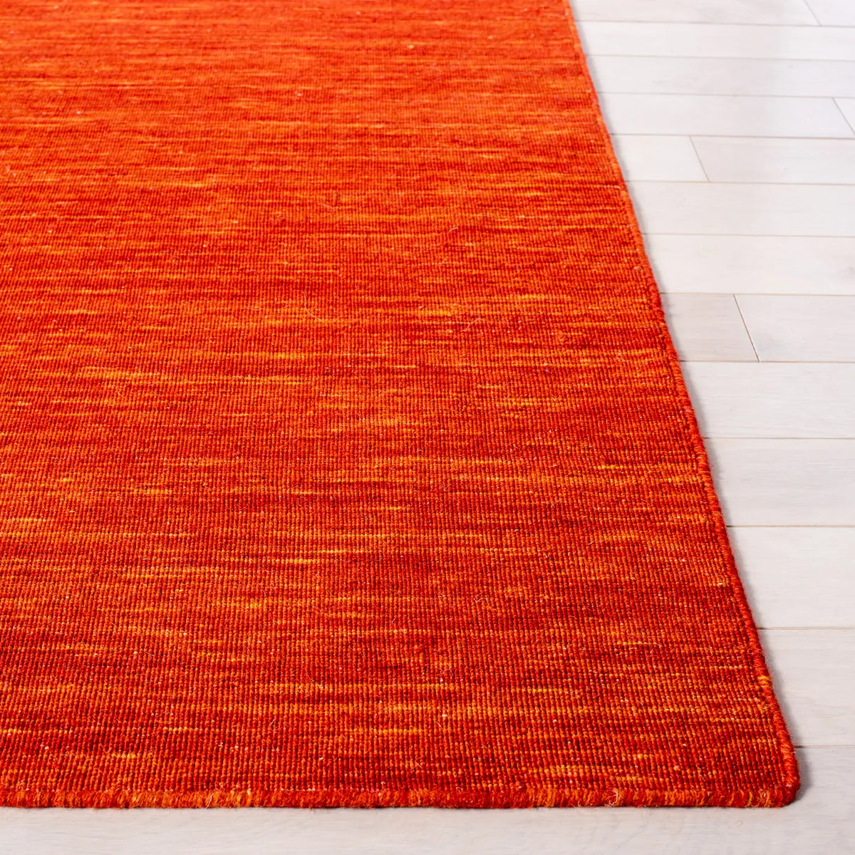 Safavieh Kilim 4'-0" x 6'-0" Rug in Red / Rust
