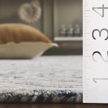 Safavieh Capri 4'-0" x 6'-0" Rug in Beige / Blue