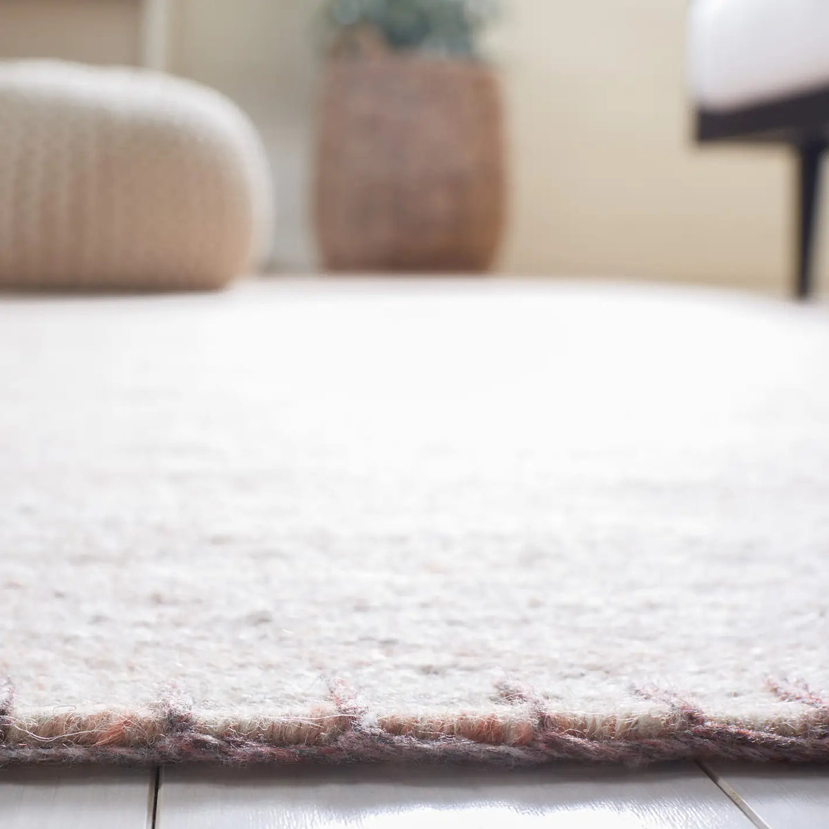 Safavieh Kilim 4'-0" x 6'-0" Rug in Light Pink