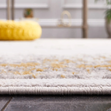 Safavieh Palma 4'-0" x 6'-0" Rug in Beige / Light Grey