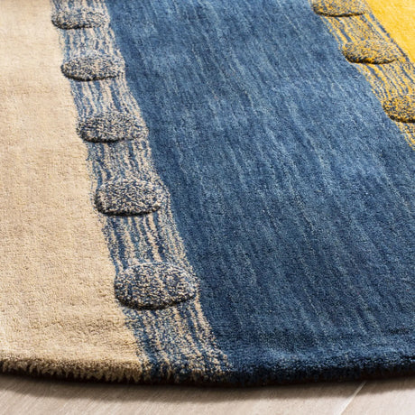 Safavieh Himalaya 6'-0" x 6'-0" Rug in Beige / Multi