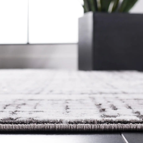Safavieh Amelia 4'-5" x 6'-5" Rug in Grey / Charcoal