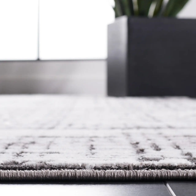 Safavieh Amelia 4'-5" x 6'-5" Rug in Grey / Charcoal