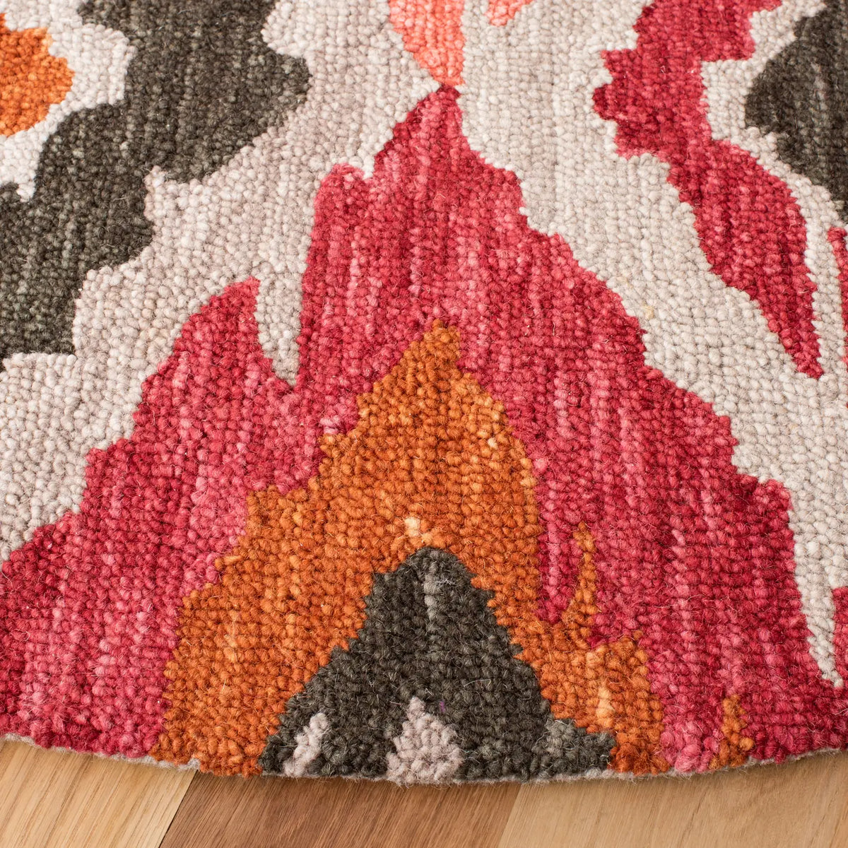 Safavieh Ikat 6'-0" x 6'-0" Rug in Beige / Pink