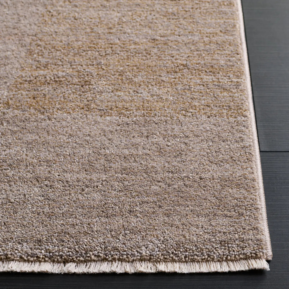 Safavieh Lasa 4'-0" x 6'-0" Rug in Taupe / Gold
