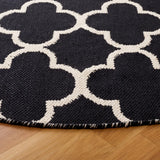 Safavieh Montauk 6'-0" x 6'-0" Rug in Black / Ivory