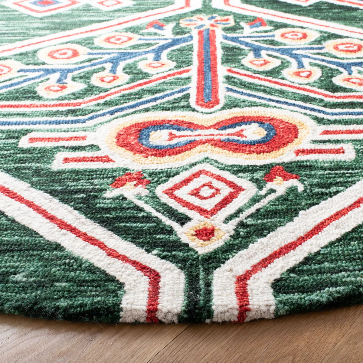 Safavieh Aspen 7'-0" x 7'-0" Rug in Green / Ivory