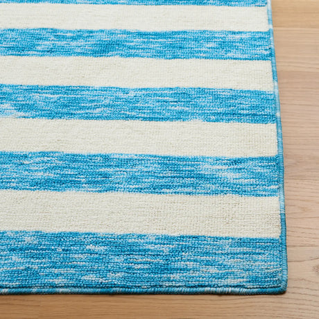 Safavieh Easy Care 4'-0" x 6'-0" Rug in Blue / Ivory