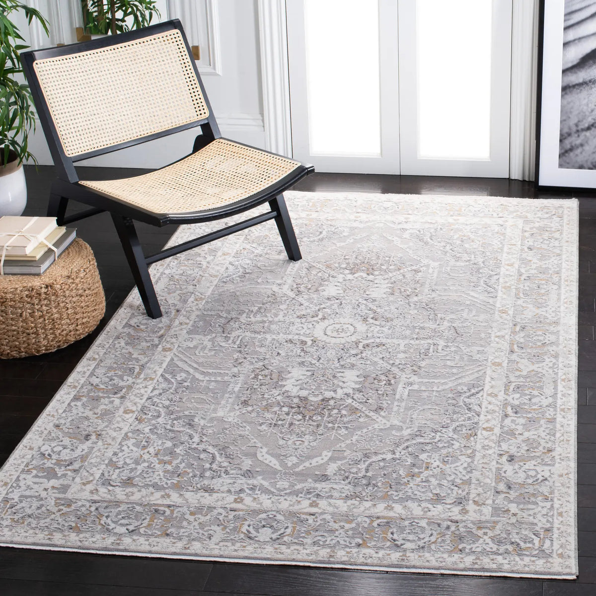Safavieh Sabrina 800 5'-0" x 8'-0" Rug in Ivory / Light Grey