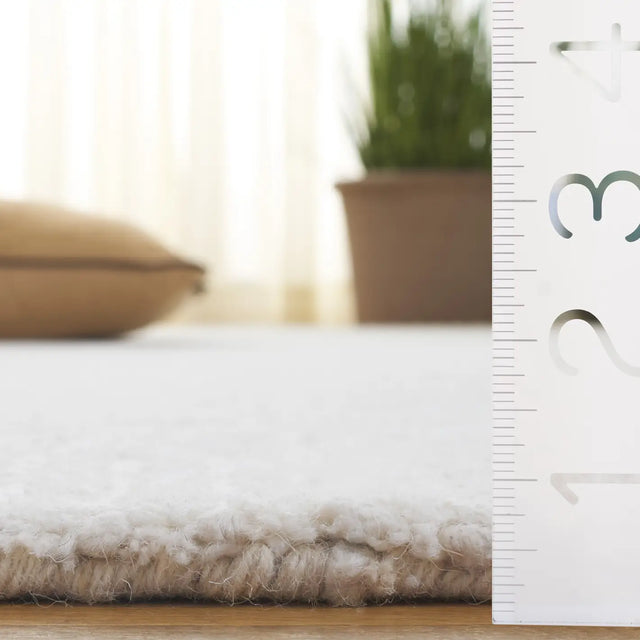 Safavieh Mykonos 4'-0" x 6'-0" Rug in Ivory
