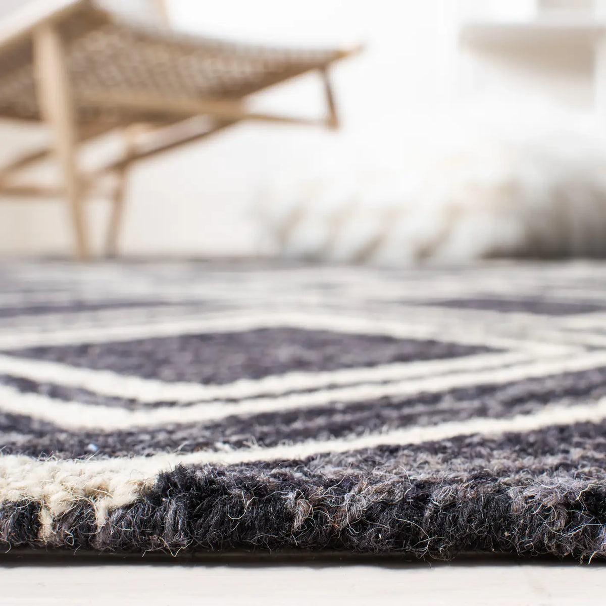 Safavieh Micro-Loop 5'-0" x 8'-0" Rug in Charcoal / Ivory