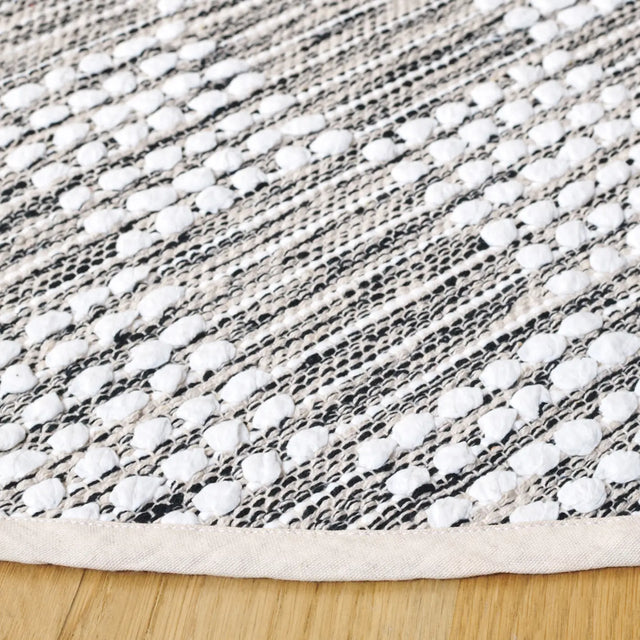 Safavieh Montauk 6'-0" x 6'-0" Rug in Black / Ivory
