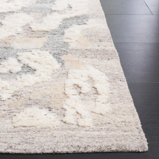 Safavieh Casablanca 4'-0" x 6'-0" Rug in Grey / Ivory