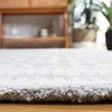 Safavieh Capri 4'-0" x 6'-0" Rug in Ivory / Grey