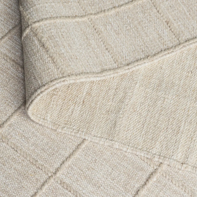 Safavieh Natura 4'-0" x 6'-0" Rug in Beige