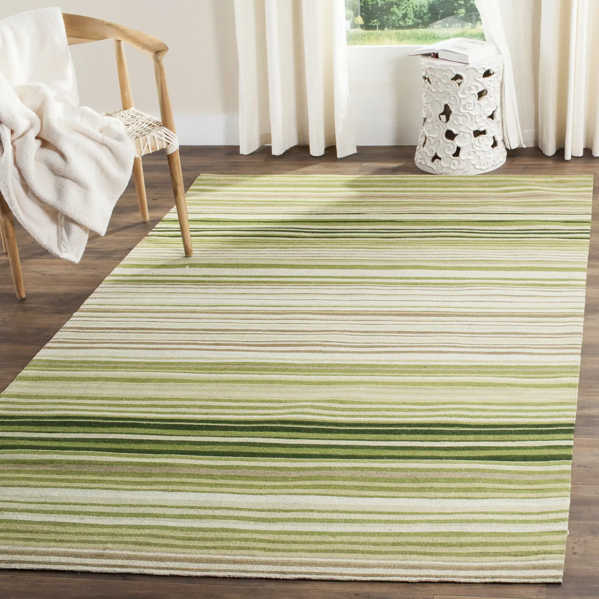 Safavieh Marbella 5'-0" x 8'-0" Rug in Green
