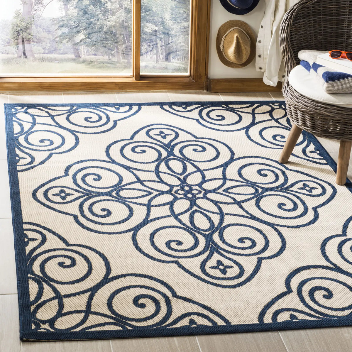 Safavieh Martha Stewart 4'-0" x 5'-7" Rug in Mariner