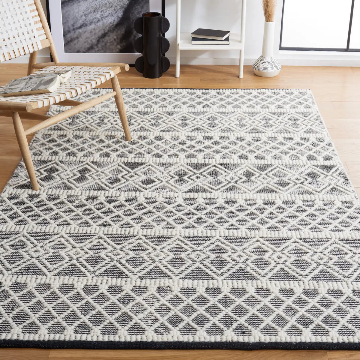 Safavieh Natura 4'-0" x 6'-0" Rug in Ivory / Black