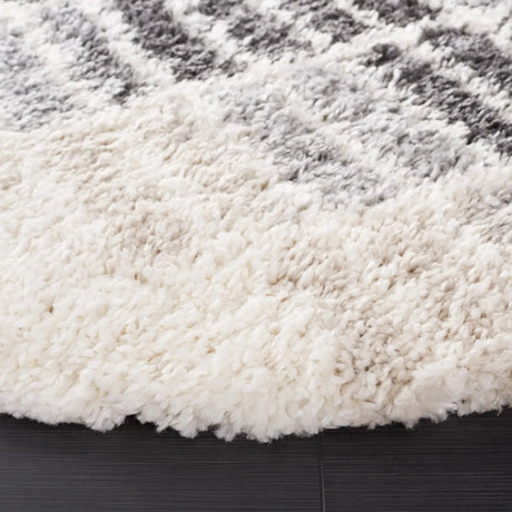 Safavieh Fontana Shag  800 6'-7" x 6'-7" Rug in Ivory / Grey