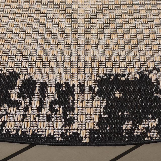 Safavieh Beach House 6'-7" x 6'-7" Rug in Black / Beige