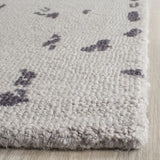 Safavieh Restoration Vintage 4'-0" x 6'-0" Rug in Silver / Grey