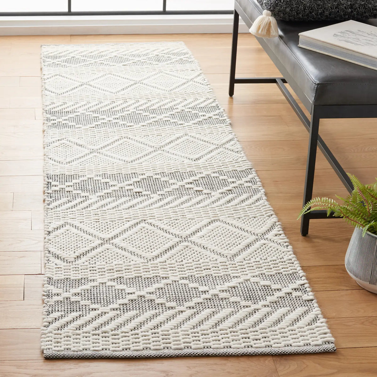 Safavieh Natura 2'-3" x 8'-0" Rug in Ivory