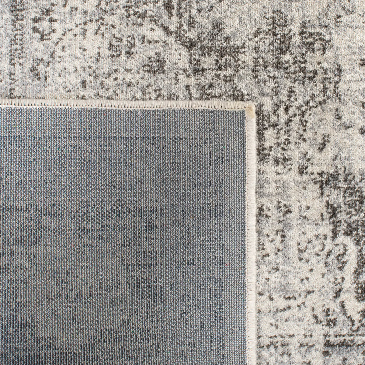 Safavieh Atlas 4'-0" x 5'-7" Rug in Ivory / Grey