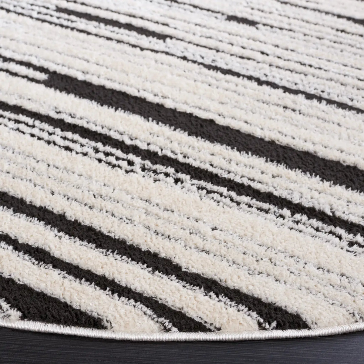 Safavieh Melody 6'-7" x 6'-7" Rug in Ivory / Black
