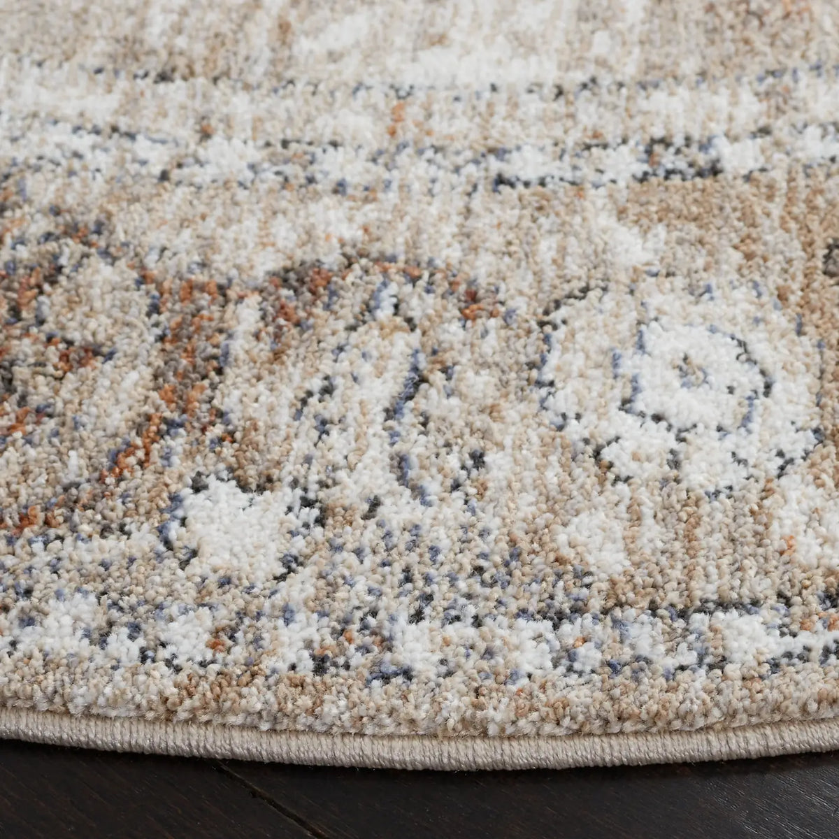 Safavieh Jasmine 5'-3" x 5'-3" Rug in Ivory / Beige