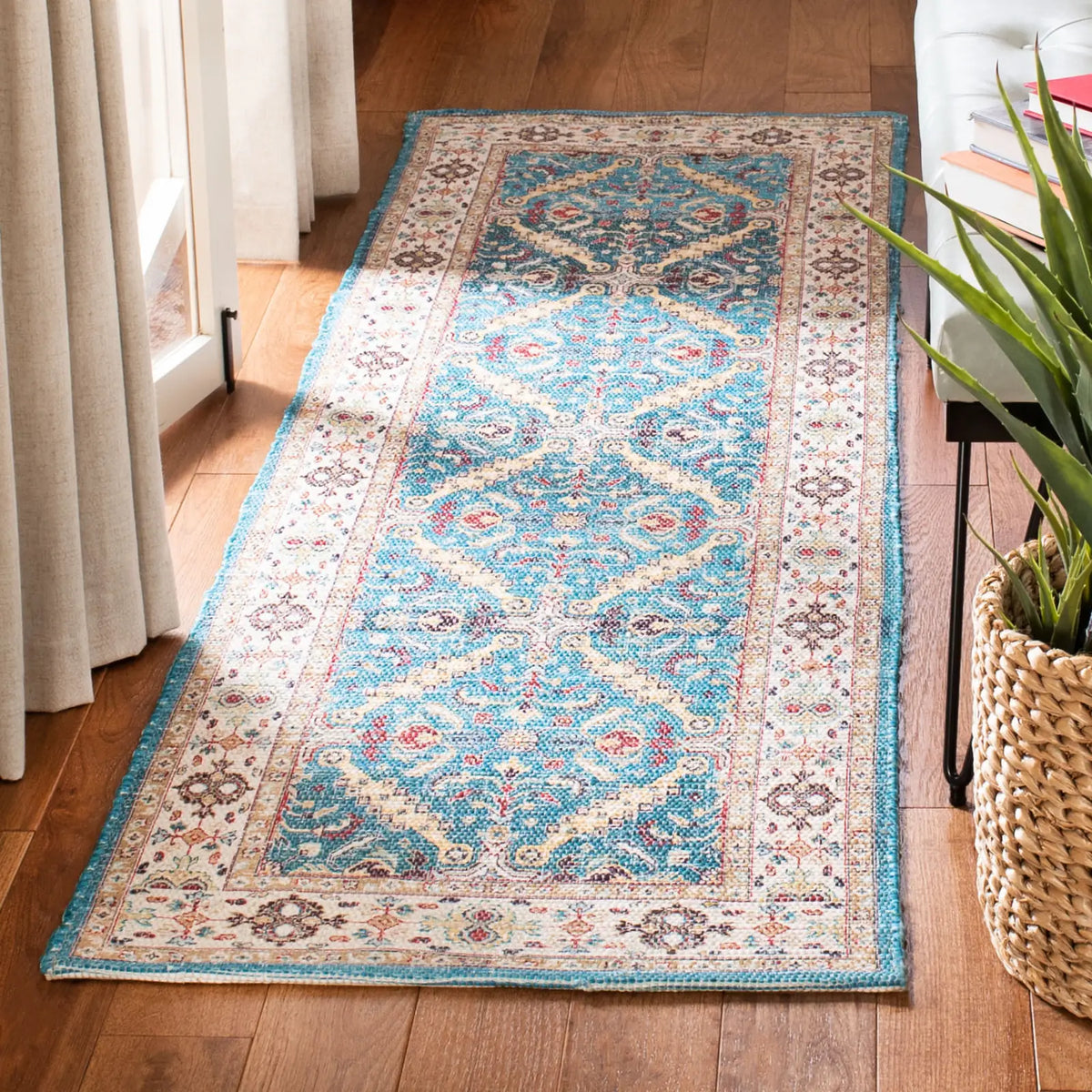 Safavieh Saffron 2'-3" x 8'-0" Rug in Navy / Creme