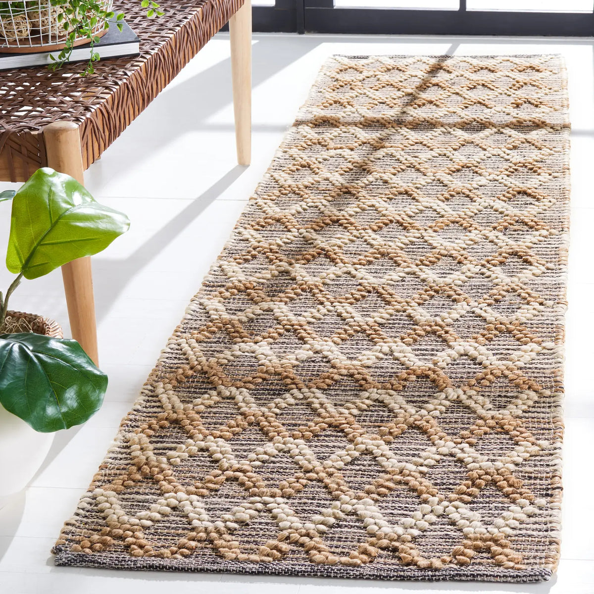 Safavieh Natural Fiber 2'-3" x 8'-0" Rug in Natural / Black