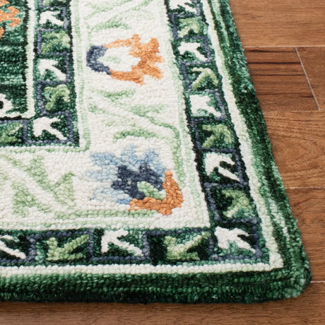 Safavieh Aspen 4'-0" x 6'-0" Rug in Green / Ivory