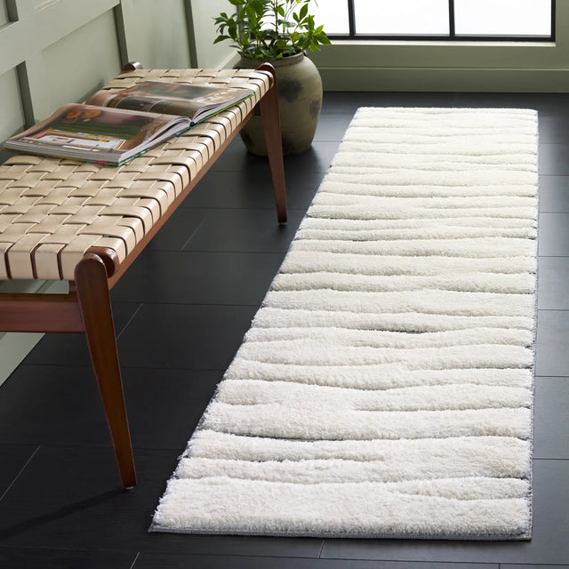 Safavieh Celebrity 800 2'-2" x 8'-0" Rug in Ivory / Grey