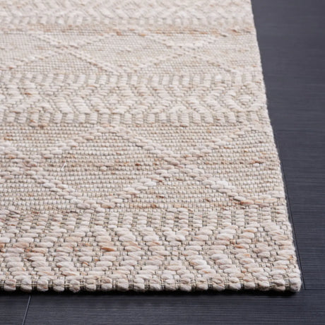 Safavieh Marbella 4'-0" x 6'-0" Rug in Natural / Beige