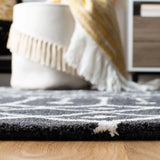 Safavieh Himalaya 4'-0" x 6'-0" Rug in Dark Grey / Ivory