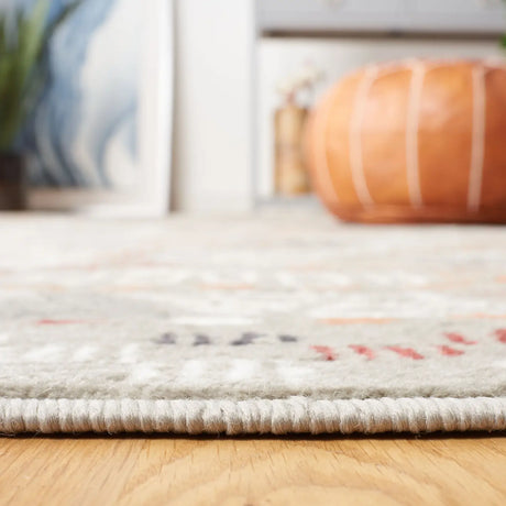 Safavieh Pyramid 4'-5" x 6'-5" Rug in Grey/Ivory / Rust