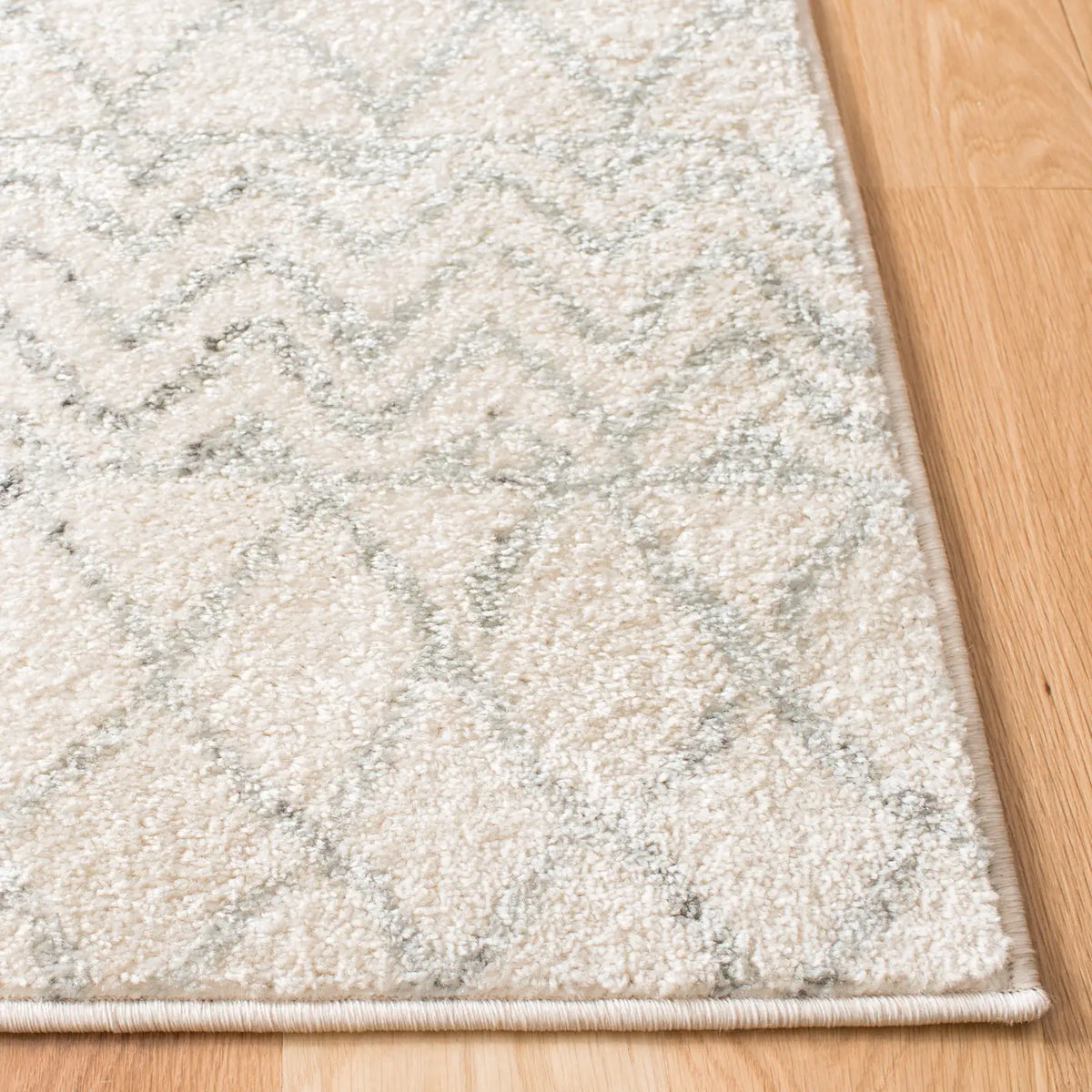 Safavieh Tulum 4'-0" x 6'-0" Rug in Ivory / Grey