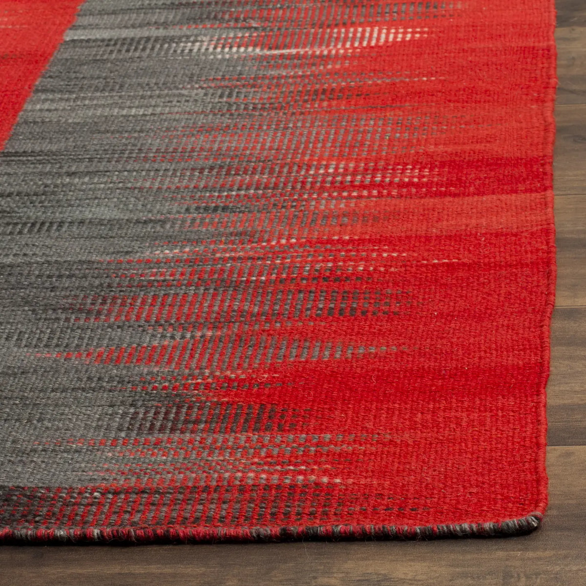 Safavieh Kilim 5'-0" x 8'-0" Rug in Red / Charcoal