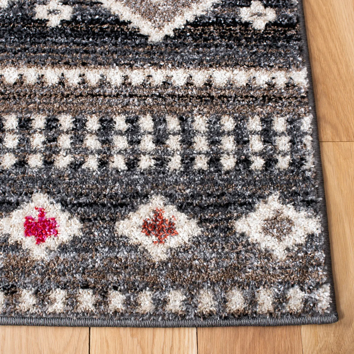 Safavieh Adirondack 4'-0" x 6'-0" Rug in Grey / Ivory