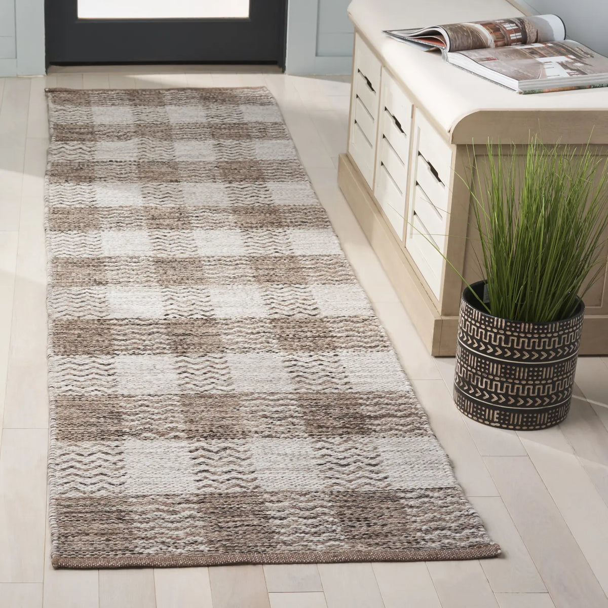 Safavieh Kilim 2'-3" x 7'-0" Rug in Light Grey / Brown