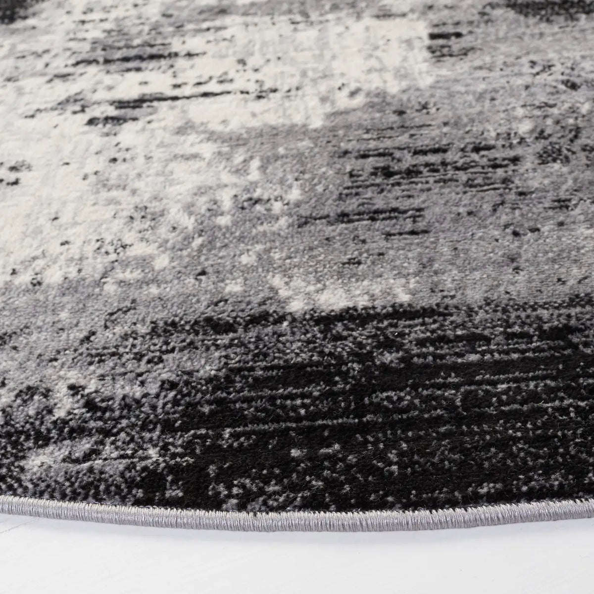 Safavieh Jasper 100 6'-7" x 6'-7" Rug in Black / Ivory