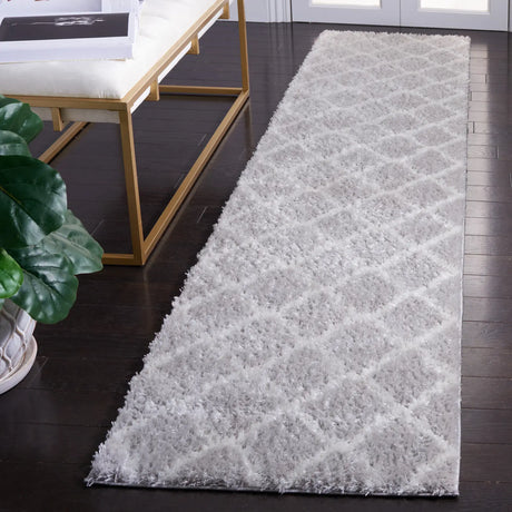 Safavieh Tahoe Shag 2'-0" x 9'-0" Rug in Light Grey / White