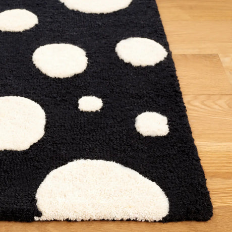Safavieh Cambridge 4'-0" x 6'-0" Rug in Black / Ivory