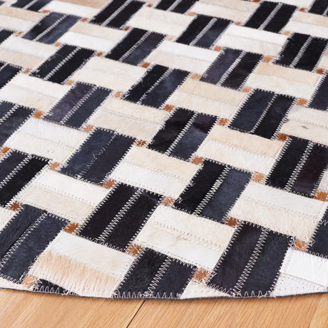 Safavieh Studio Leather 6'-0" x 6'-0" Rug in Black / Ivory