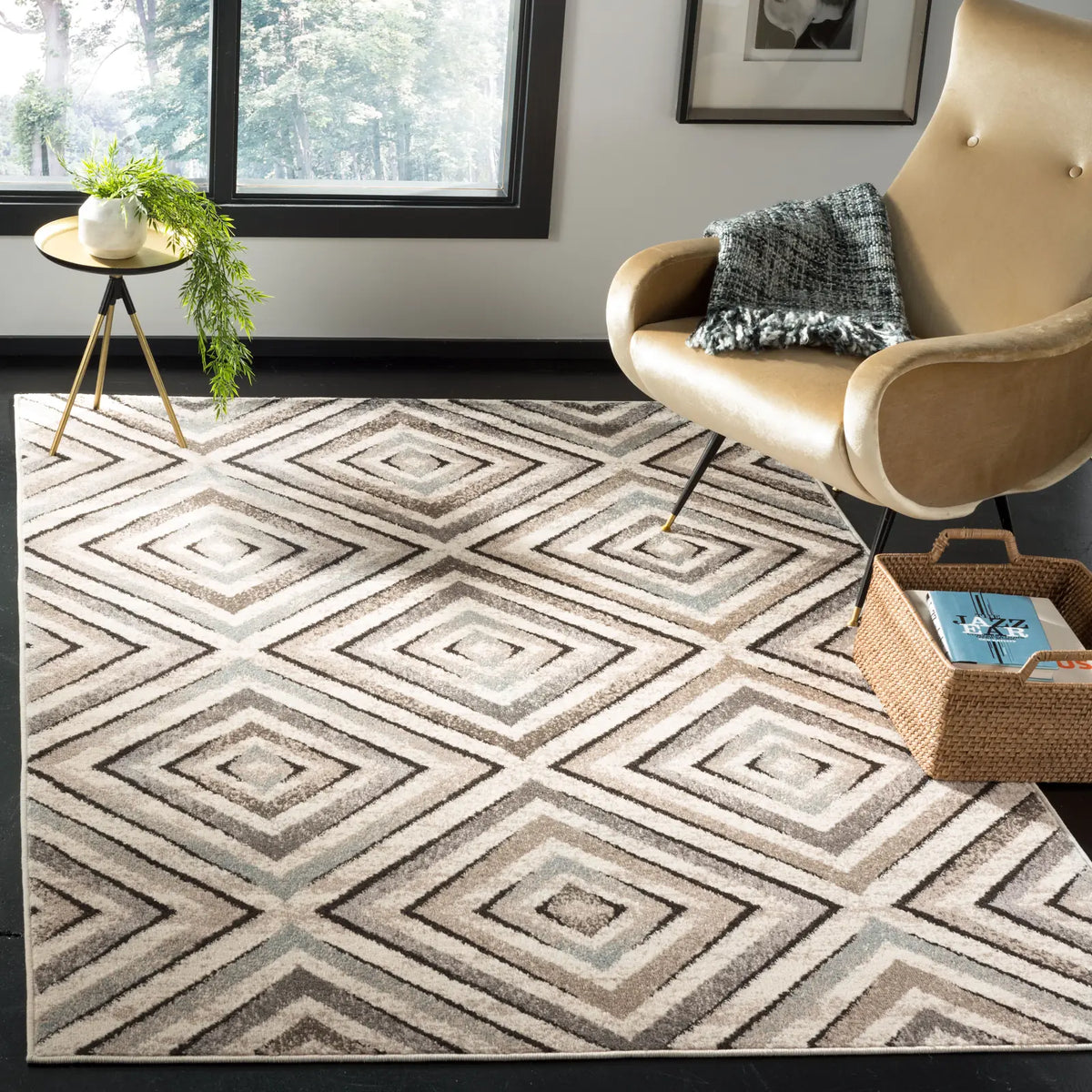 Safavieh Amsterdam 4'-0" x 6'-0" Rug in Cream / Beige