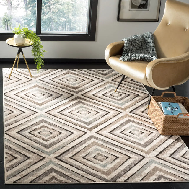 Safavieh Amsterdam 4'-0" x 6'-0" Rug in Cream / Beige