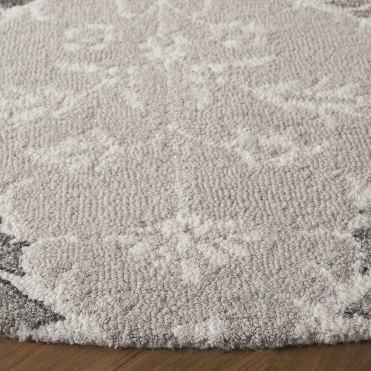 Safavieh Ebony 6'-0" x 6'-0" Rug in Grey / Ivory