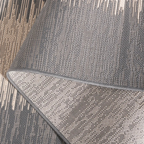 Safavieh Courtyard 5'-3" x 7'-7" Rug in Beige / Anthracite