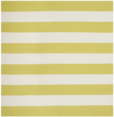 Safavieh Montauk 6'-0" x 6'-0" Rug in Green / Ivory