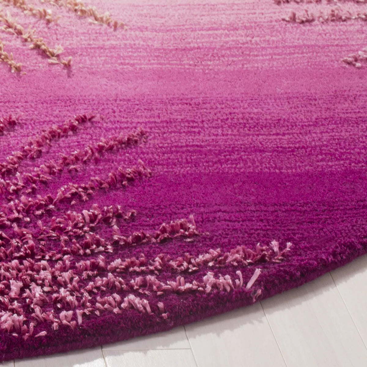 Safavieh Soho 6'-0" x 6'-0" Rug in Pink
